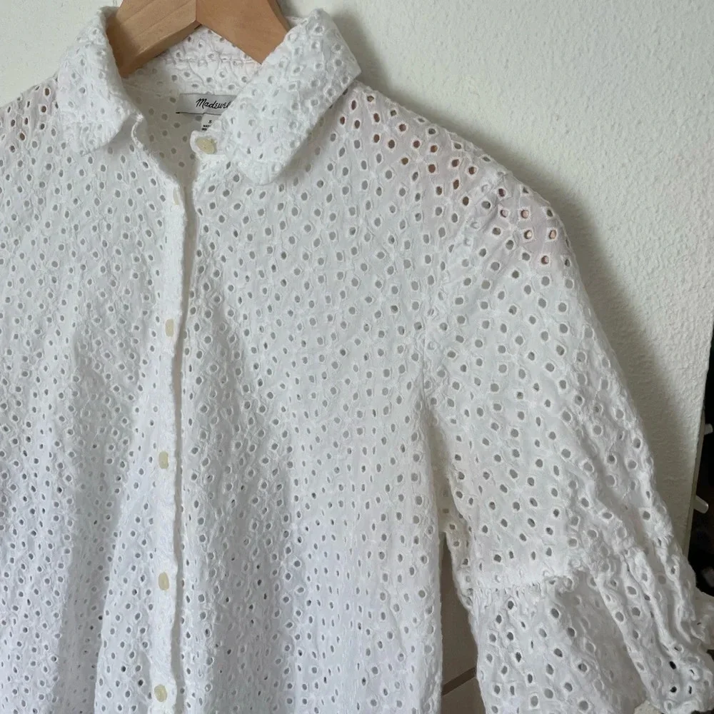White eyelet bell sleeve shirt size small - Picture 3 of 6